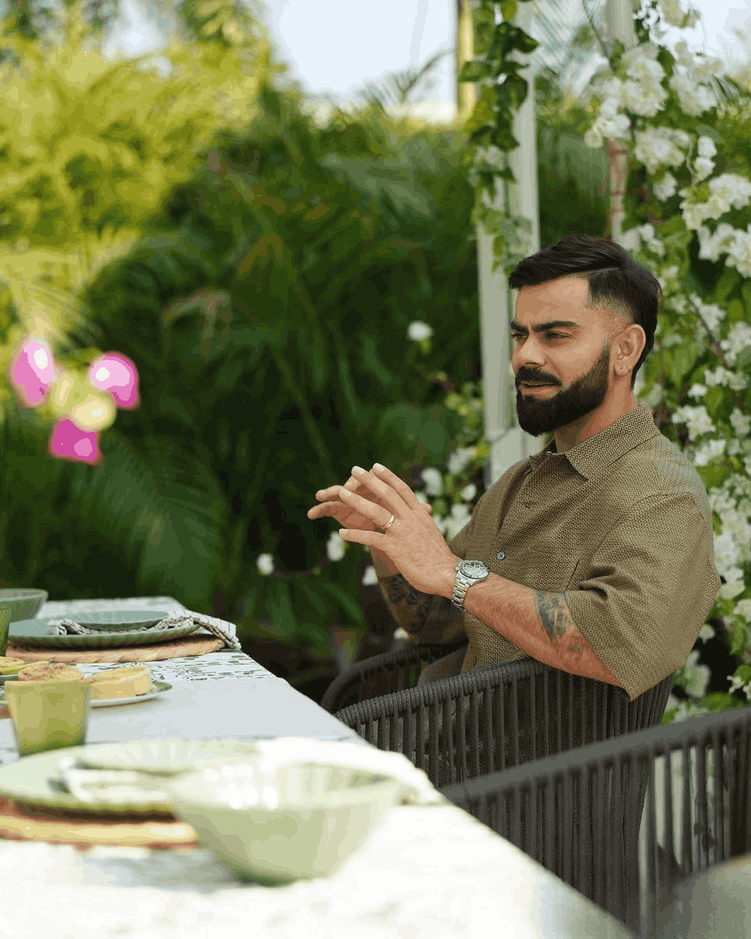 Luxurious modern living room with neutral tones